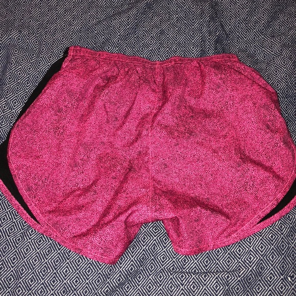 nike pink running shorts - Picture 2 of 2